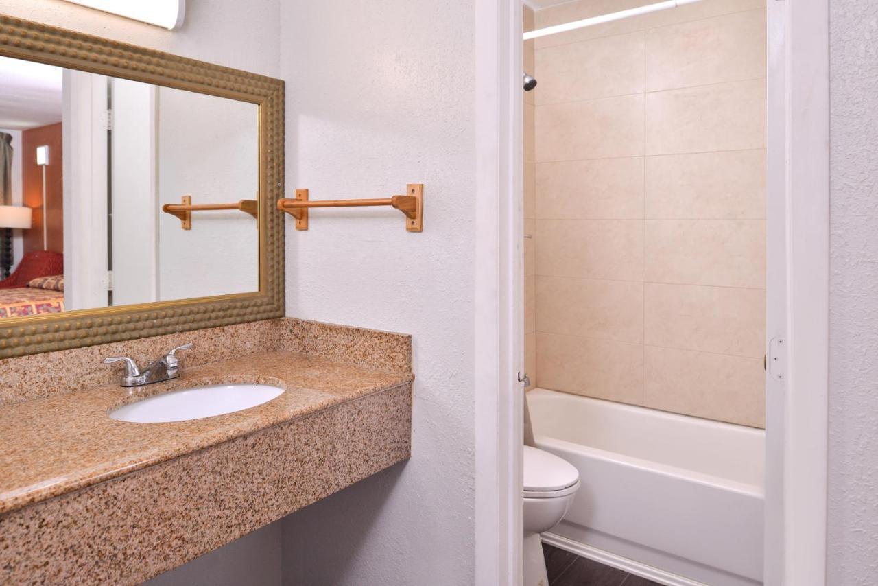 Americas Best Value Inn Richmond South Bellwood Exteriér fotografie